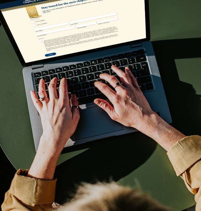 A person signing up for updates from Larimar.